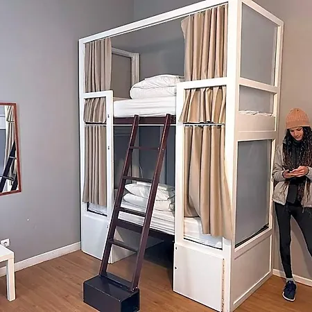 Destination Hostel *