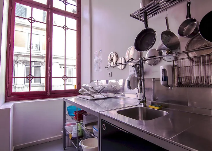 Hostel Destination *